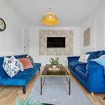 Spacious 5 Bed Home In Birmingham By 53 Degrees Property, Ideal For Business Stays, Free Parking!