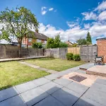 Spacious 5 Bed Home In Birmingham By 53 Degrees Property, Ideal For Business Stays, Free Parking!
