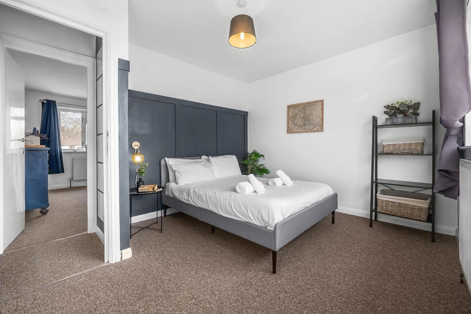 Spacious 5 Bed In By 53 Degrees Property, Ideal For Business Stays, Free Parking! Holiday home Birmingham