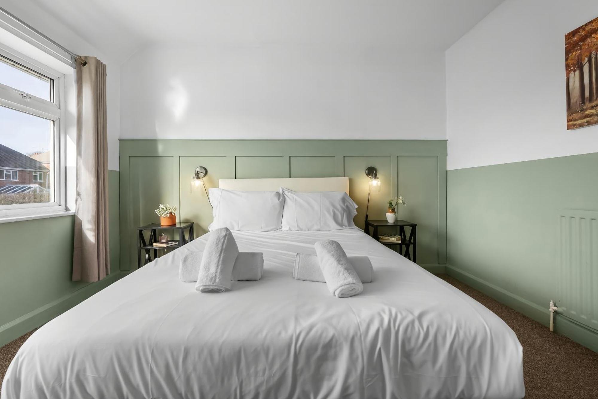 Holiday home Spacious 5 Bed In By 53 Degrees Property, Ideal For Business Stays, Free Parking! *