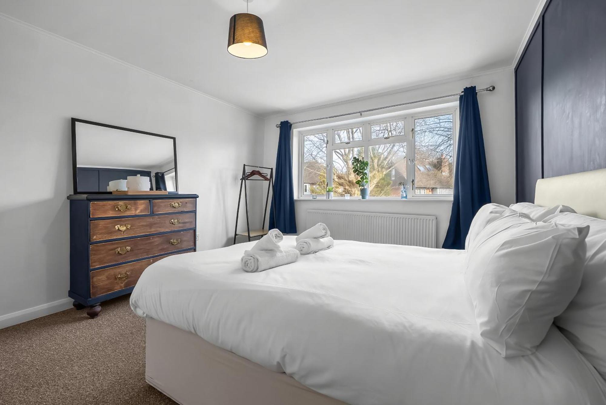 Spacious 5 Bed In By 53 Degrees Property, Ideal For Business Stays, Free Parking!