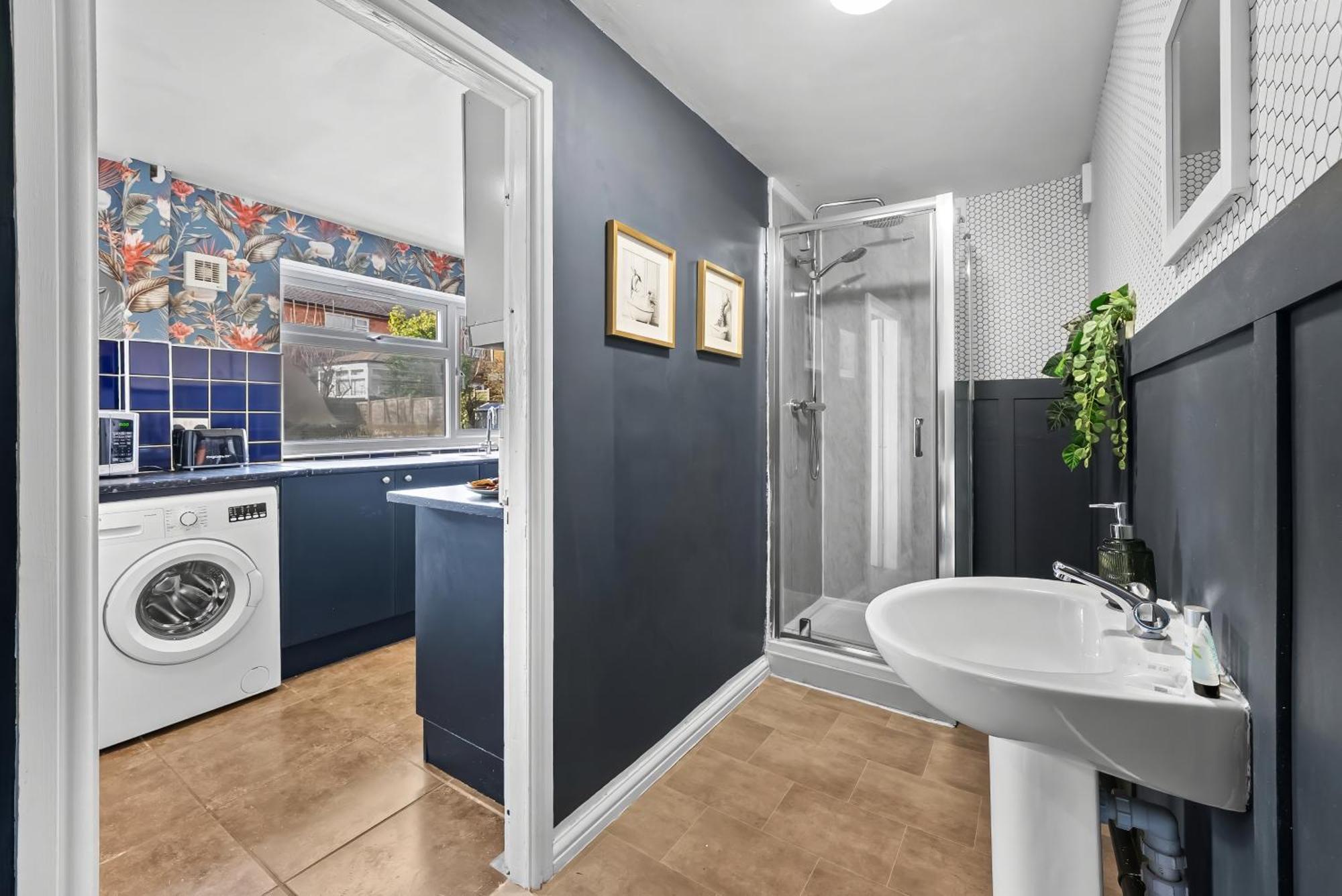 Spacious 5 Bed In By 53 Degrees Property, Ideal For Business Stays, Free Parking! * Birmingham